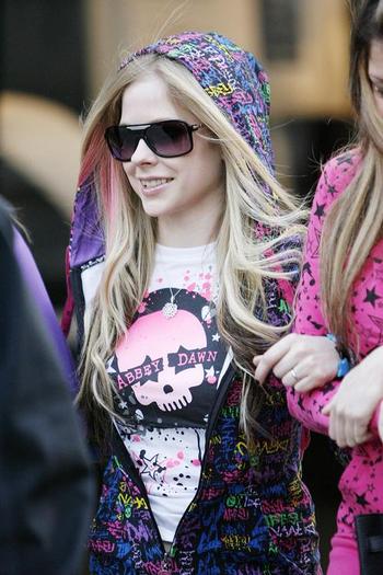Avril Lavigne londonshopping9 - Avril --- Abbey Dawn Clothing Line