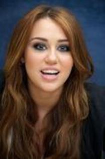12282315_QPXIXOMMN - Miley Cyrus interviu Last Song