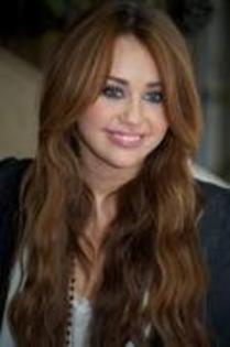 12282318_JMVZCLXLI - Miley Cyrus interviu Last Song