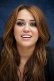 12282324_GUJFIYLIX - Miley Cyrus interviu Last Song
