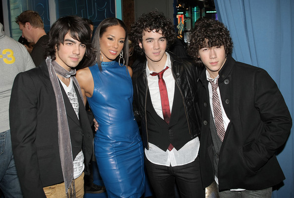 MTV+TRL+Presents+Jessica+Alba+Alicia+Keys+JIJVq4YSm5kl - MTV TRL Presents Jessica Alba Alicia Keys and Jonas Brothers