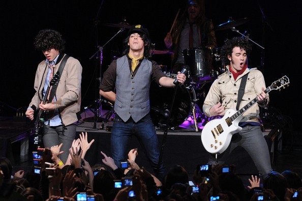 Jonas+Brothers+Perform+CBS+News+Early+Show+GUwWVD_vlZjl - The Jonas Brothers Perform On CBS News The Early Show
