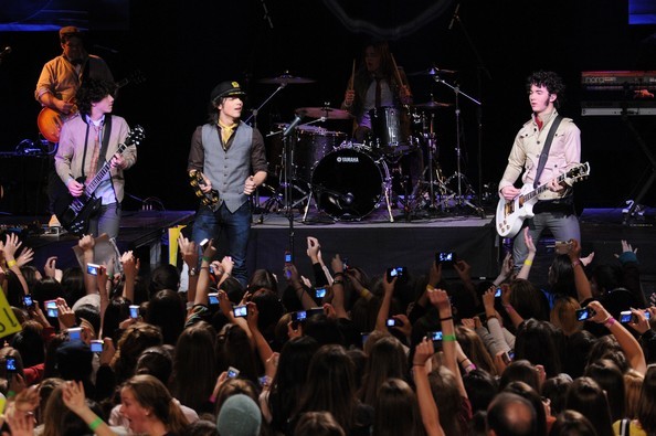 Jonas+Brothers+Perform+CBS+News+Early+Show+hqzzXCtyoEzl - The Jonas Brothers Perform On CBS News The Early Show