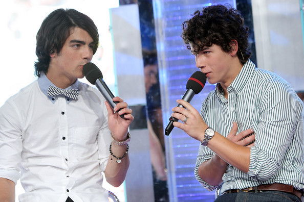 MTV+TRL+Presents+Jonas+Brothers+8mrDyRJ9XHxl - MTV TRL Presents Jonas Brothers