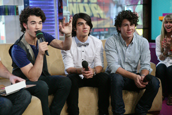 MTV+TRL+Presents+Jonas+Brothers+KXqRTi2CvqKl - MTV TRL Presents Jonas Brothers