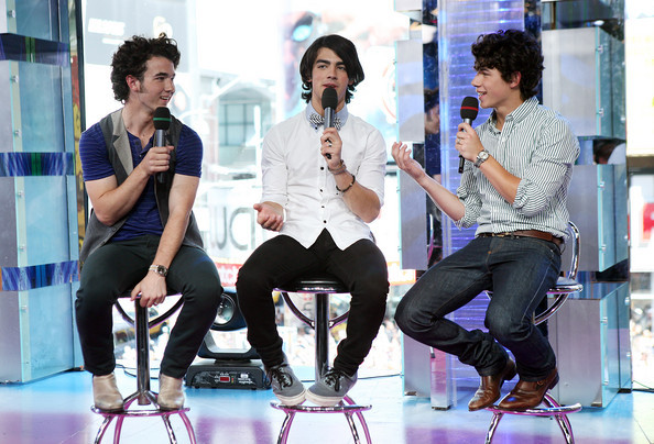 MTV+TRL+Presents+Jonas+Brothers+MYq7ZnlAyD8l - MTV TRL Presents Jonas Brothers