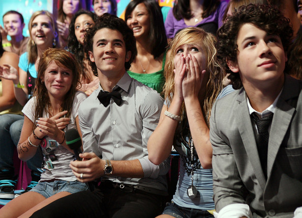 MTV+TRL+Present+Jonas+Brothers+Cast+American+vaoHa46bzTCl - MTV TRL Present Jonas Brothers  The Cast Of American Mal