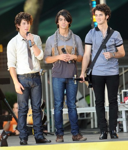 Jonas+Brothers+Perform+ABC+Good+Morning+America+BTvJ82ghAZil - The Jonas Brothers Perform On ABCsGood Morning America