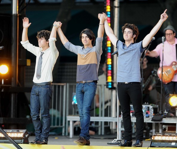 Jonas+Brothers+Perform+ABC+Good+Morning+America+erQFbFkwc4Vl