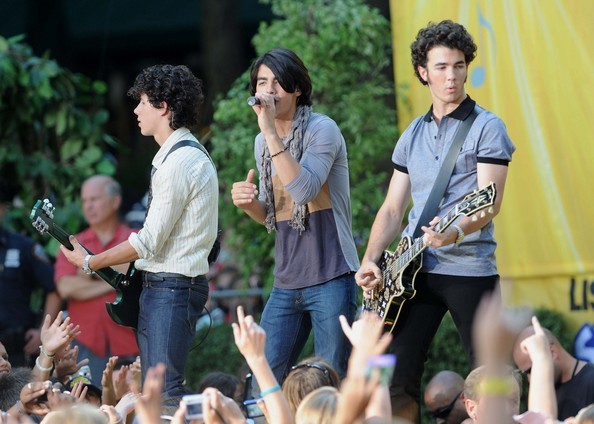 Jonas+Brothers+Perform+ABC+Good+Morning+America+FQbObmCBiPjl - The Jonas Brothers Perform On ABCsGood Morning America