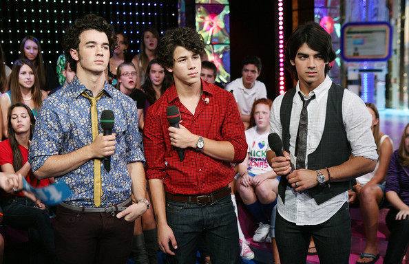 MTV+TRL+Present+Jonas+Brothers+Yung+Berg+IimeH-08zkrl - MTV TRL Present Jonas Brothers And Yung Berg