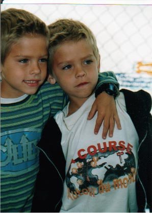 dylan and cole - Dylan and Cole Sprouse at events