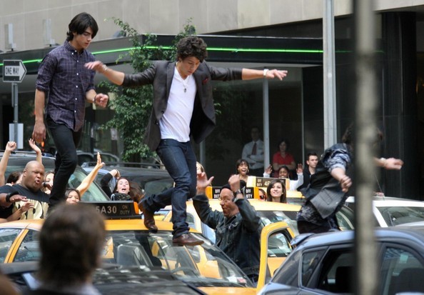 Jonas+Brothers+Filming+Promo+Their+New+Movie+8nUdhchGyRpl - The Jonas Brothers Filming A Promo For Their New Movie