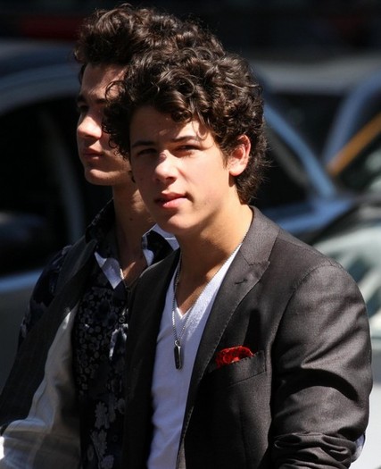 Jonas+Brothers+Filming+Promo+Their+New+Movie+B_dXt_eZp86l - The Jonas Brothers Filming A Promo For Their New Movie