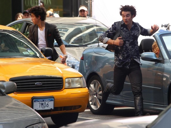 Jonas+Brothers+Filming+Promo+Their+New+Movie+I_QTZg_qrSHl