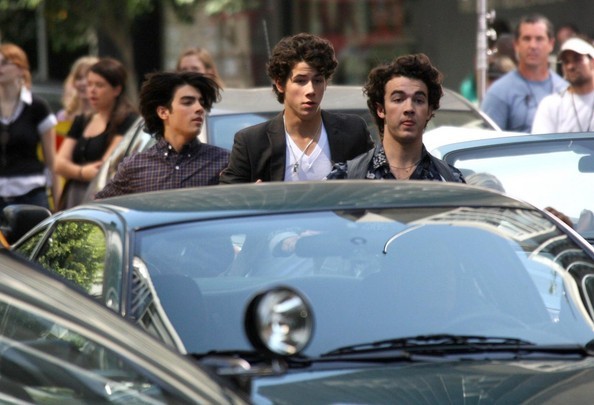 Jonas+Brothers+Filming+Promo+Their+New+Movie+IWs7sfFXBdfl - The Jonas Brothers Filming A Promo For Their New Movie