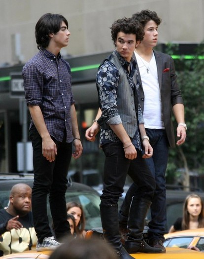 Jonas+Brothers+Filming+Promo+Their+New+Movie+k_7T6q0ol84l - The Jonas Brothers Filming A Promo For Their New Movie
