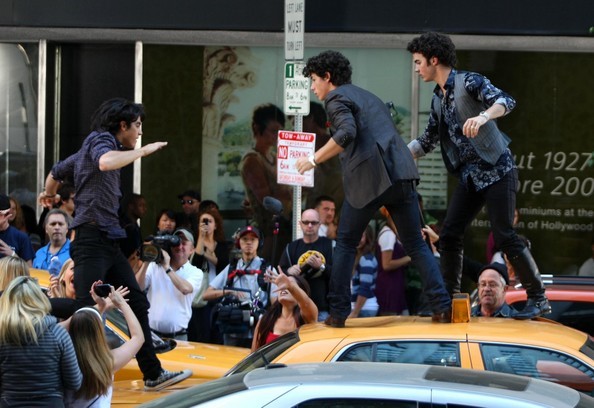 Jonas+Brothers+Filming+Promo+Their+New+Movie+TZ0GNses4Q7l - The Jonas Brothers Filming A Promo For Their New Movie