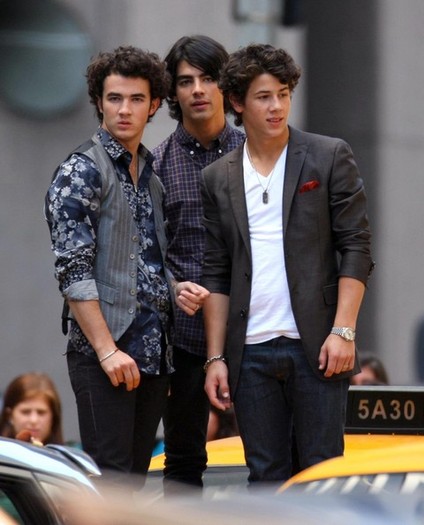 Jonas+Brothers+Filming+Promo+Their+New+Movie+u8HXDyYuHeSl - The Jonas Brothers Filming A Promo For Their New Movie