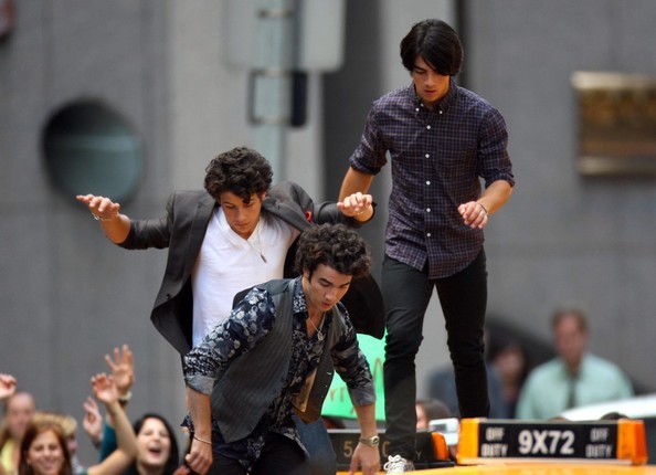 Jonas+Brothers+Filming+Promo+Their+New+Movie+UTmz7SUC97hl - The Jonas Brothers Filming A Promo For Their New Movie