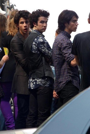 Jonas+Brothers+Filming+Promo+Their+New+Movie+WH1tpG0ZZ0Ml - The Jonas Brothers Filming A Promo For Their New Movie