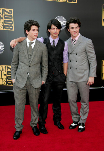 2008+American+Music+Awards+Arrivals+r4sfiJrZL-Wl - z 2008 American Music Awards - Arrivals