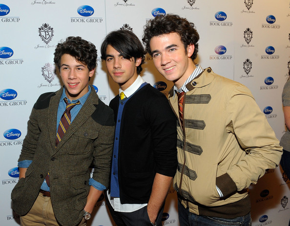 Burning+Up+Tour+Jonas+Brothers+Book+Launch+eFqb89Y9wVWl - On Tour With The Jonas Brother Book Launch