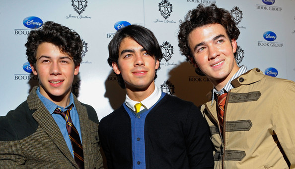 Burning+Up+Tour+Jonas+Brothers+Book+Launch+PvmIXMs_EMCl - On Tour With The Jonas Brother Book Launch