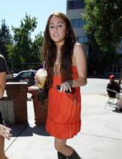 iced-coffee-lover_166x216 - Pozele mele preferate cu Miley