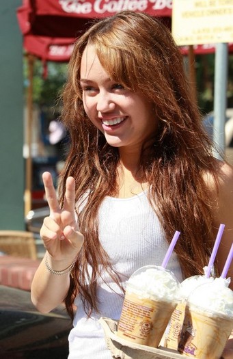 Miley+Cyrus+Out+Coffee+iaBOUO7e_Bwl - Pozele mele preferate cu Miley