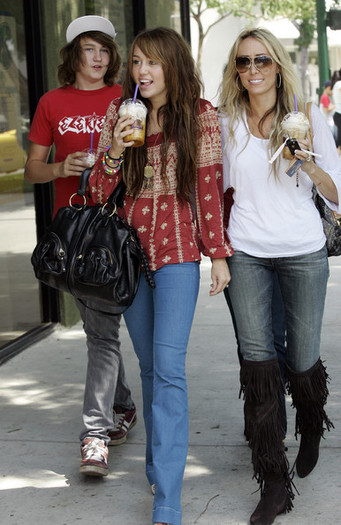 Miley+Cyrus+out+for+a+coffee+2jaLqQMdh52l - Pozele mele preferate cu Miley