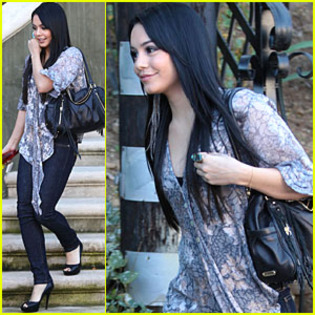 vanessa-hudgens-heels-stairs