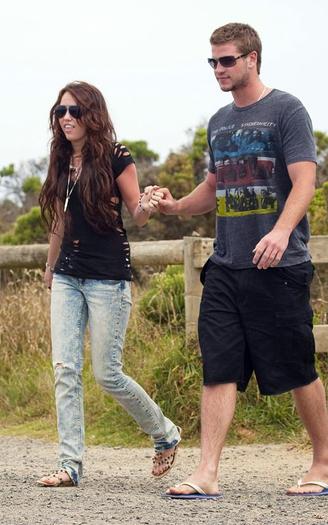 miley-cyrus-010510-2