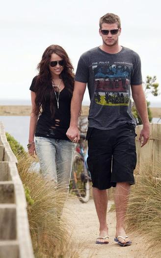 miley-cyrus-010510-3