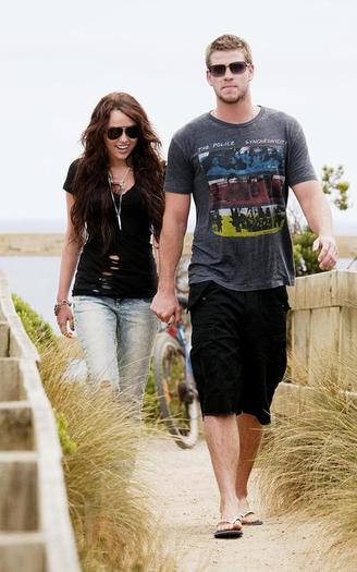 miley-cyrus-010510-8