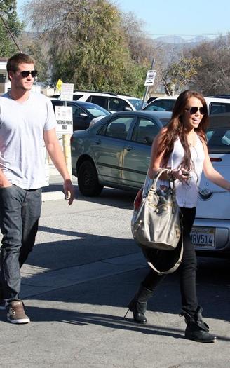 miley-cyrus-010610-2