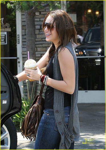 miley-cyrus-coffee-bean-03