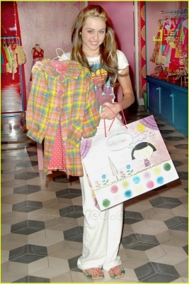 shopping - I________ love______ Miley___ Cyrus My Idol00