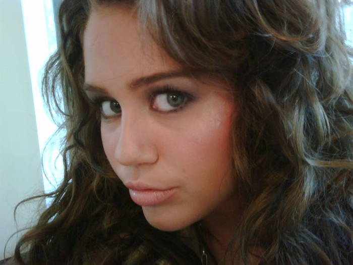 miley-cyrus_COM-twitter0034 - I________ love______ Miley___ Cyrus My Idol00