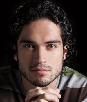 alfonso_herrera_oficial-300x350 - Cameleonii