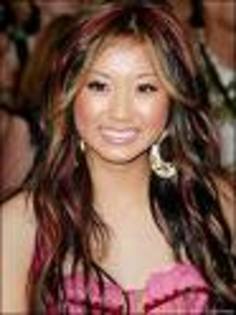 e dulce aici - brenda song