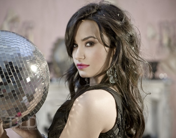 10480444_KIJKIZUXD - Demi cool