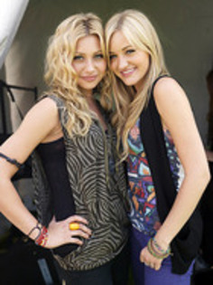 TI4U_u1221851714 - Alyson Michalka