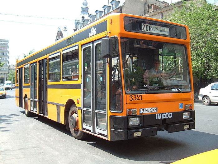 800px-Bucharest_Iveco_bus_3321[1] - autobuze