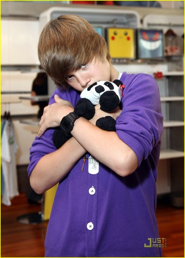 justin-bieber-nintendo-store-01