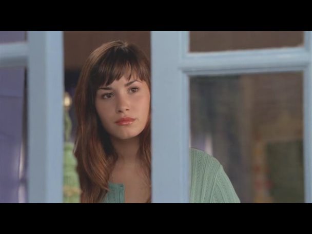 Princess.Protection.Program.2009.DVDRip.XviD-VoMiT-291 - capturi princess protection program