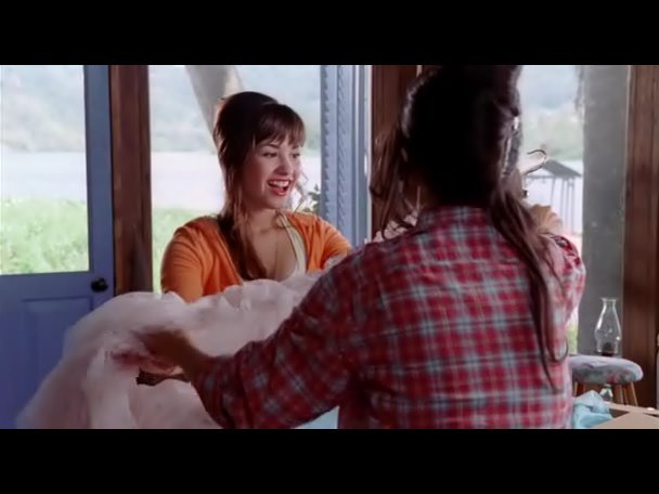 Princess.Protection.Program.2009.DVDRip.XviD-VoMiT-1239 - capturi princess protection program