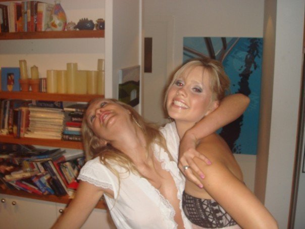 CRJEDKJTCUXWYCGLISF - Claire Holt-Emma Gilbert