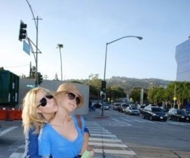 WDRZRPYLCMUWQFHXJVG - Claire Holt-Emma Gilbert