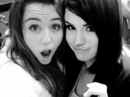 selena-miley-miley-cyrus-and-selena-gomez-10414953-454-340 - miley and selena